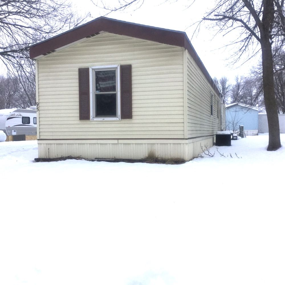 Villa Village: 2404 N 8th St, Red Oak, IA 51566